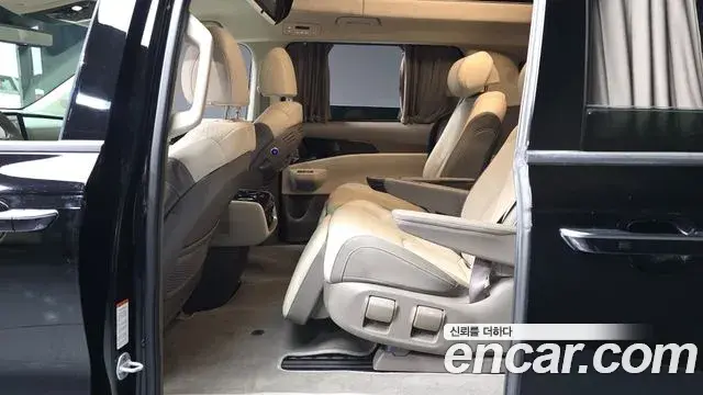 Kia Carnival 2023 — Photo 32/35