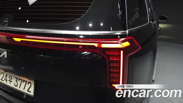 Kia Carnival 2023 — Photo 7/35