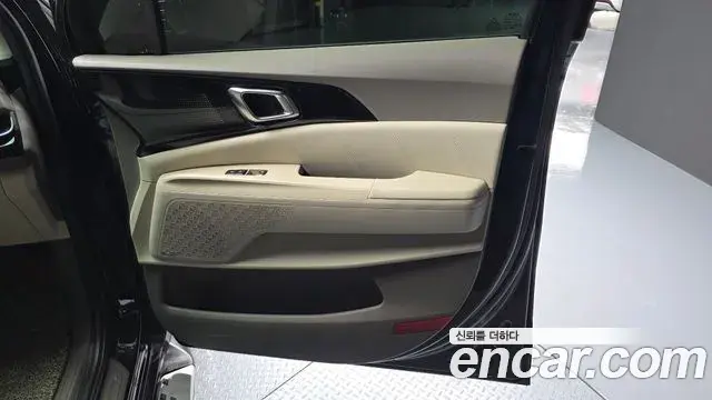 Kia Carnival 2023 — Photo 15/35