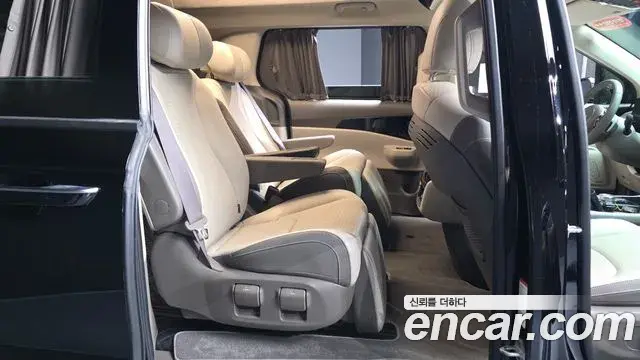 Kia Carnival 2023 — Photo 8/35