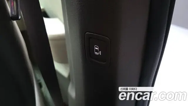 Kia Carnival 2023 — Photo 25/35