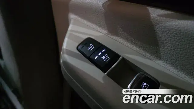 Kia Carnival 2023 — Photo 2/35