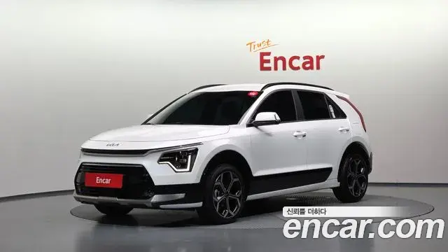 Kia Niro 2024 — Фото 1/20