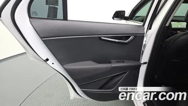Kia Niro 2024 — ფოტო 18/31