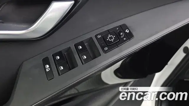 Kia Niro 2024 — ფოტო 17/31