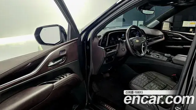 Cadillac Escalade 2024 — ფოტო 19/20