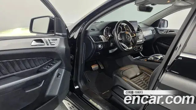 Mercedes-Benz GLE-Class 2018 — Фото 10/20