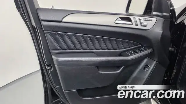 Mercedes-Benz GLE-Class 2018 — ფოტო 10/31