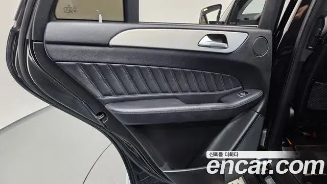Mercedes-Benz GLE-Class 2018 — ფოტო 16/31