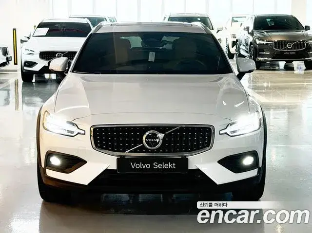 Volvo V60 Cross Country 2026 — Şəkil 19/20