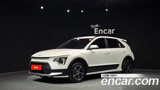Kia Niro 2023 — Фото 1/20