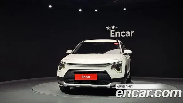Kia Niro 2023 — Фото 3/20