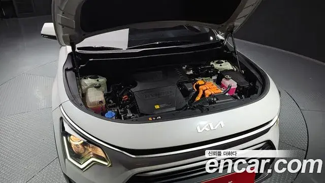 Kia Niro 2023 — Фото 6/20