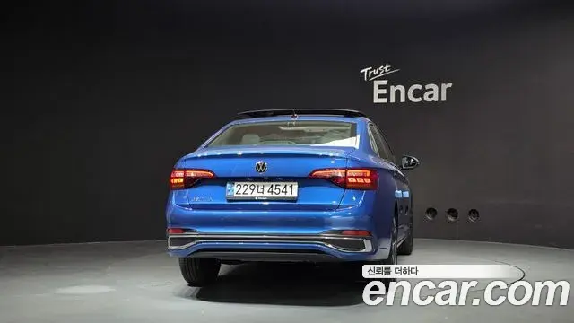 Volkswagen Jetta 2023 — Фото 4/20