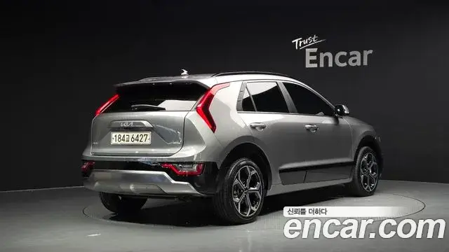 Kia Niro 2022 — Фото 2/20
