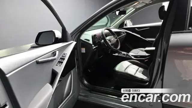 Kia Niro 2022 — Фото 10/20