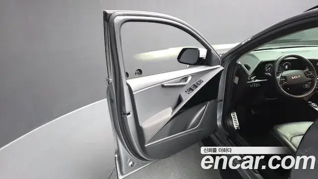 Kia Niro 2022 — Şəkil 34/35