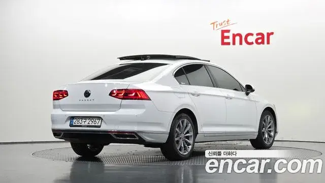 Volkswagen Passat GT 2022 — Фото 2/20