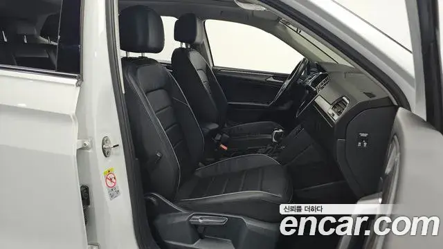 Volkswagen Tiguan Allspace 2023 — Фото 10/20