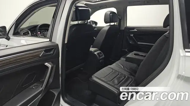 Volkswagen Tiguan Allspace 2023 — Фото 12/20