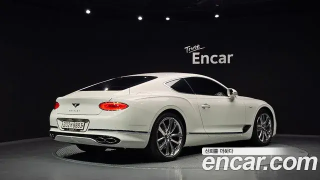 Bentley Continental GT 2023 — ფოტო 12/37
