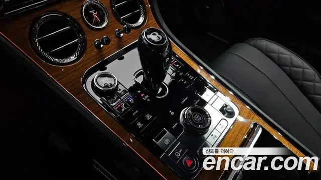 Bentley Continental GT 2023 — ფოტო 34/37