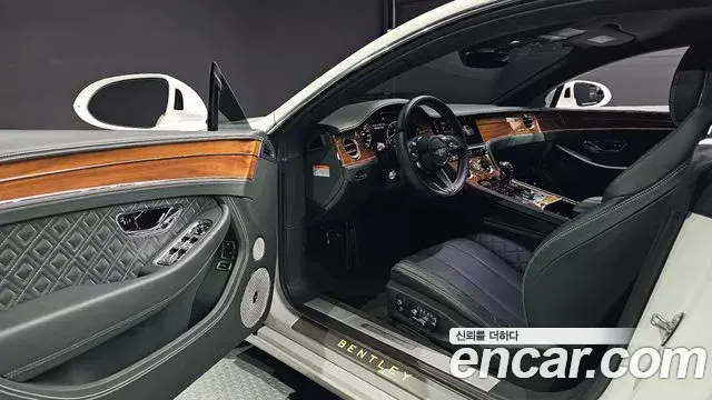 Bentley Continental GT 2023 — ფოტო 27/37