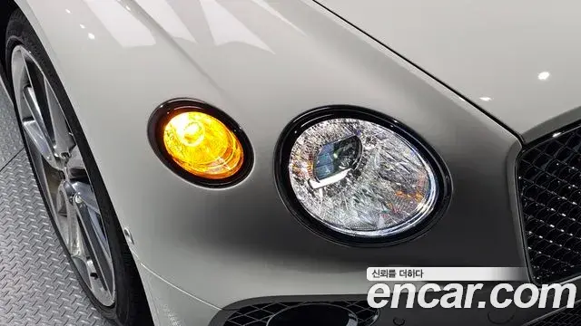 Bentley Continental GT 2023 — ფოტო 2/37
