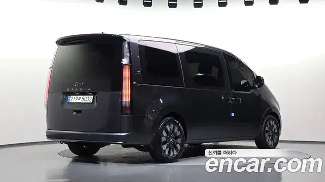 Hyundai Staria 2022 — Photo 2/20
