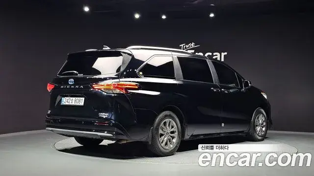 Toyota Sienna 2024 — Photo 2/37
