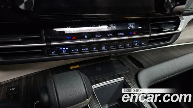 Toyota Sienna 2024 — Photo 28/37