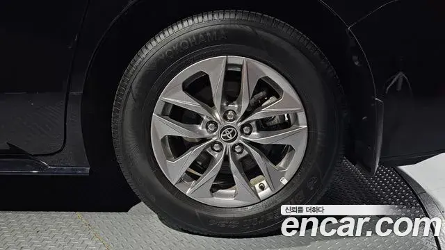 Toyota Sienna 2024 — Photo 33/37