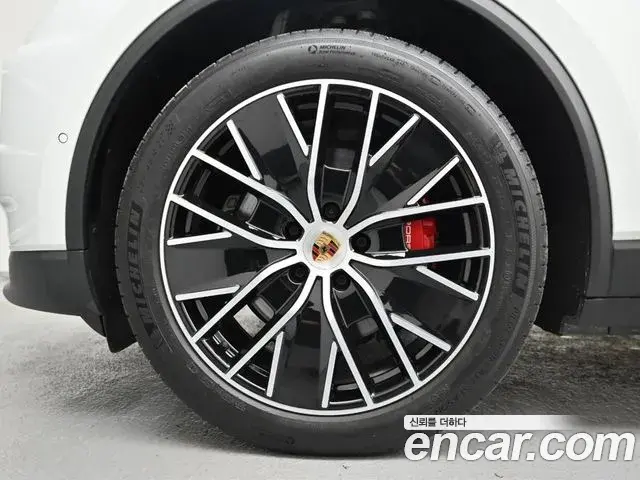 Porsche Macan EV 2025 — Photo 20/20