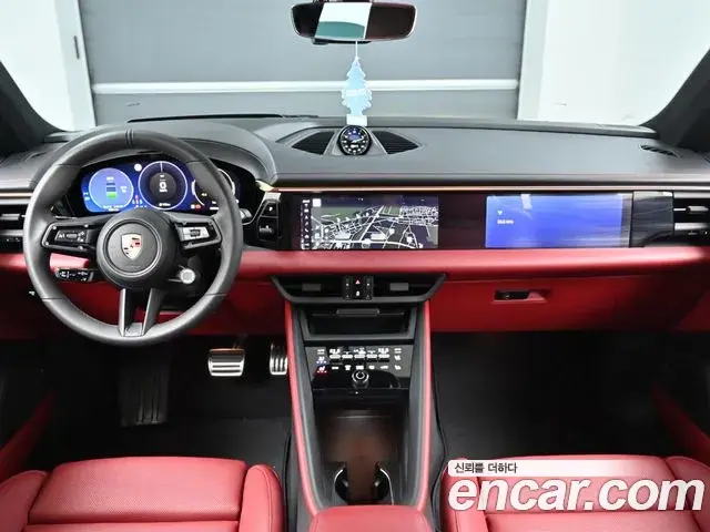 Porsche Macan EV 2025 — Photo 2/20