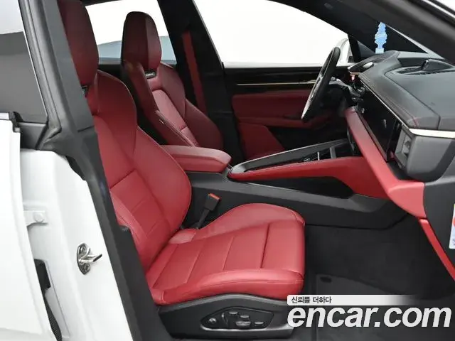 Porsche Macan EV 2025 — Photo 17/20