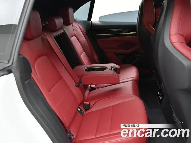 Porsche Macan EV 2025 — Photo 19/20
