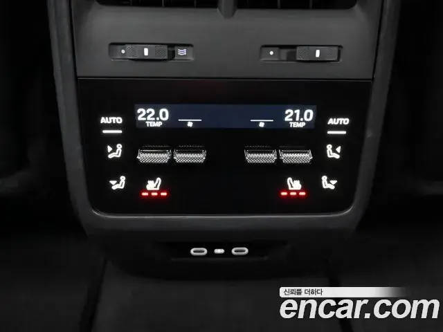 Porsche Macan EV 2025 — Photo 16/20