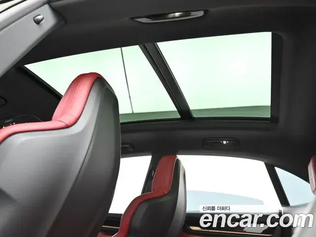 Porsche Macan EV 2025 — Photo 12/20