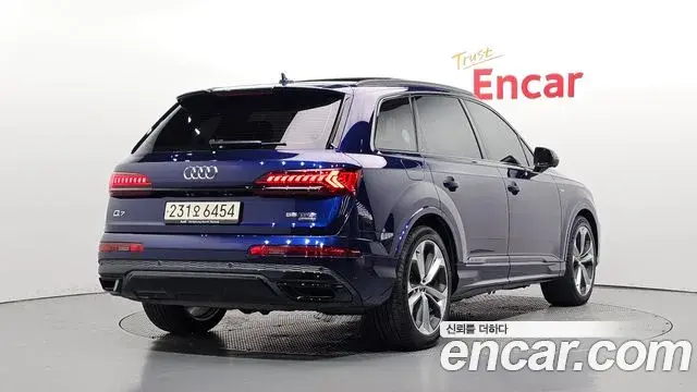 Audi Q7 2022 — Фото 2/20