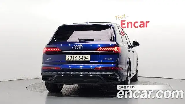 Audi Q7 2022 — Фото 4/20