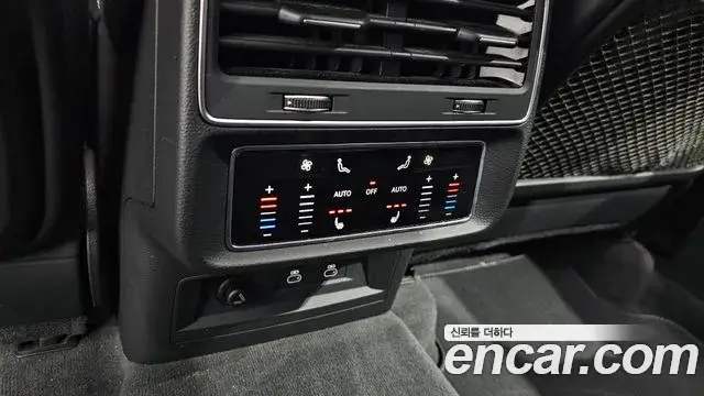Audi Q7 2022 — Фото 19/20