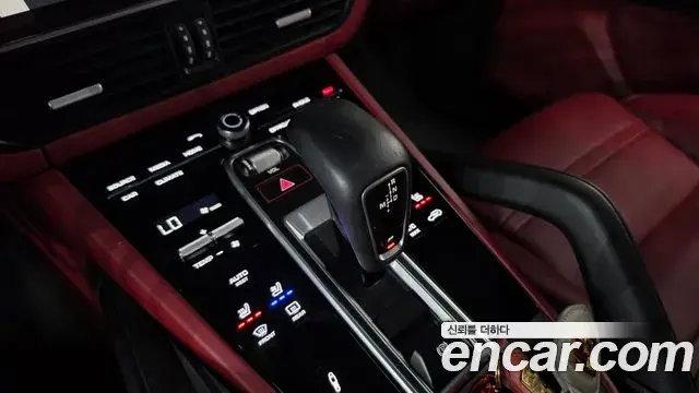 Porsche Cayenne 2019 — Фото 9/20