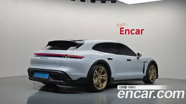 Porsche Taycan 2023 — Photo 6/20