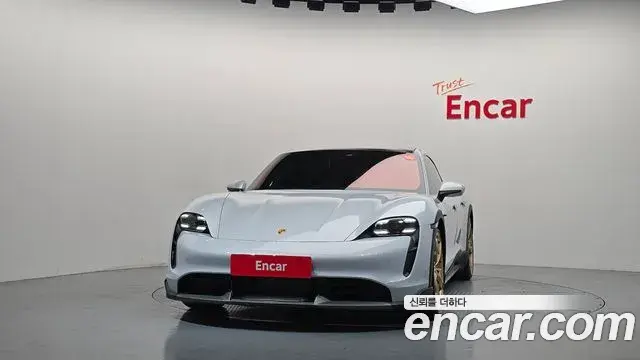 Porsche Taycan 2023 — Photo 19/20