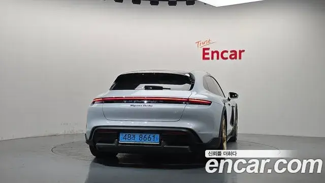 Porsche Taycan 2023 — Photo 8/20