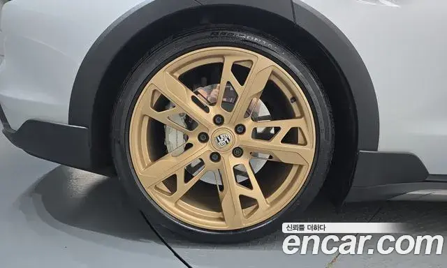 Porsche Taycan 2023 — Photo 12/20