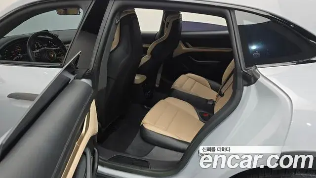 Porsche Taycan 2023 — Photo 18/20