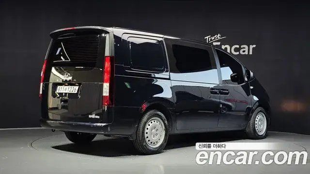 Hyundai Staria 2022 — Photo 18/20