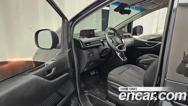Hyundai Staria 2022 — Photo 15/20