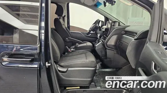 Hyundai Staria 2022 — Photo 19/20
